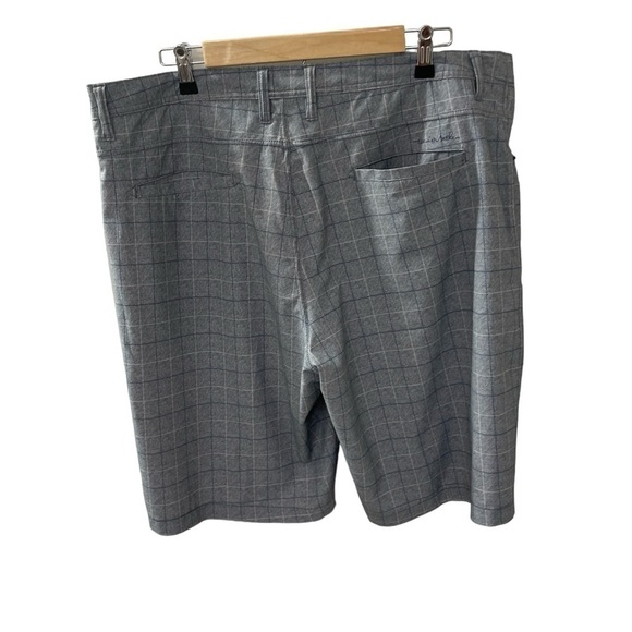 Travis Mathew Men’s Golf Shorts Size 38 Gray Plaid Stretch Performance Golfer - Picture 4 of 7